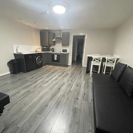 Hosted By Ryan - 2 Bedroom Apartment Liverpool Kültér fotó