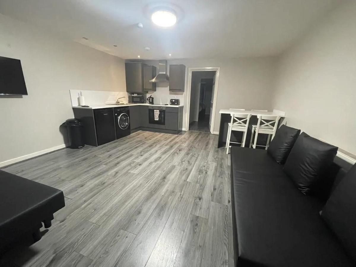 Hosted By Ryan - 2 Bedroom Apartment Liverpool Kültér fotó